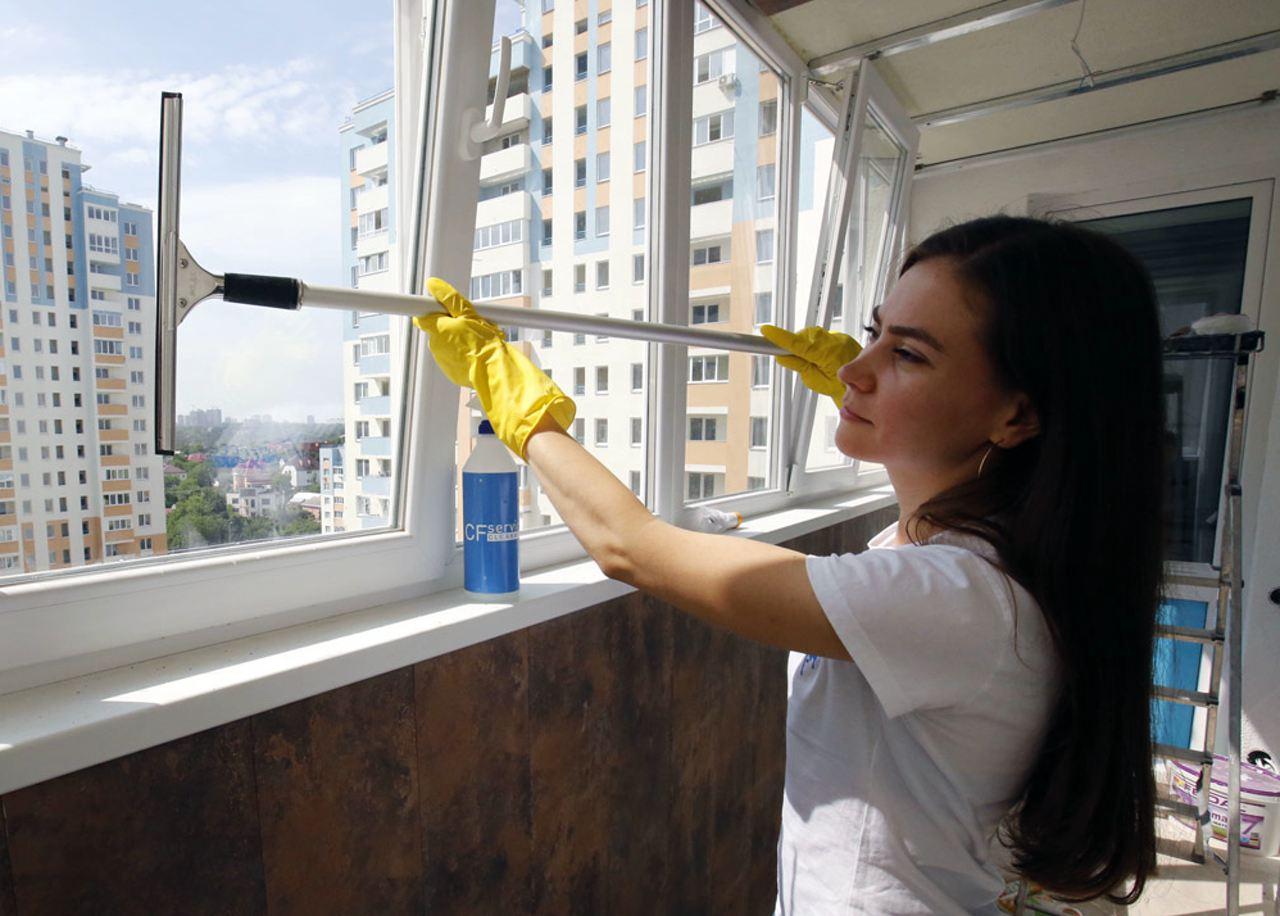 Советы по уходу за остеклением балкона или лоджии | избегайте жёстких щёток и мочалок